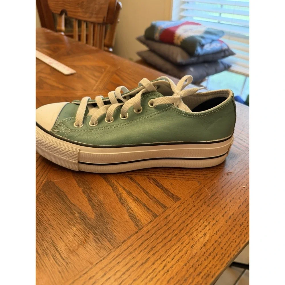 Converse Unisex Chuck Taylor All Star Leather Low Top sneakers Style A07861C
